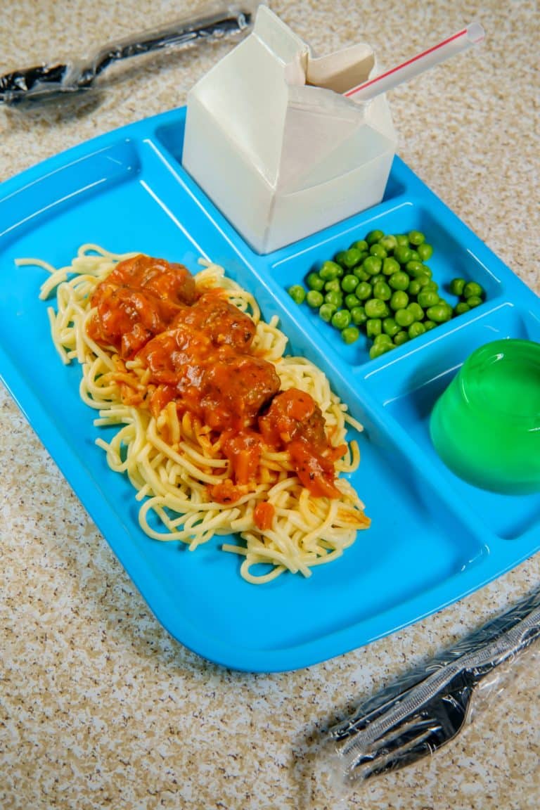29 School Cafeteria Foods That Were Secretly Amazing