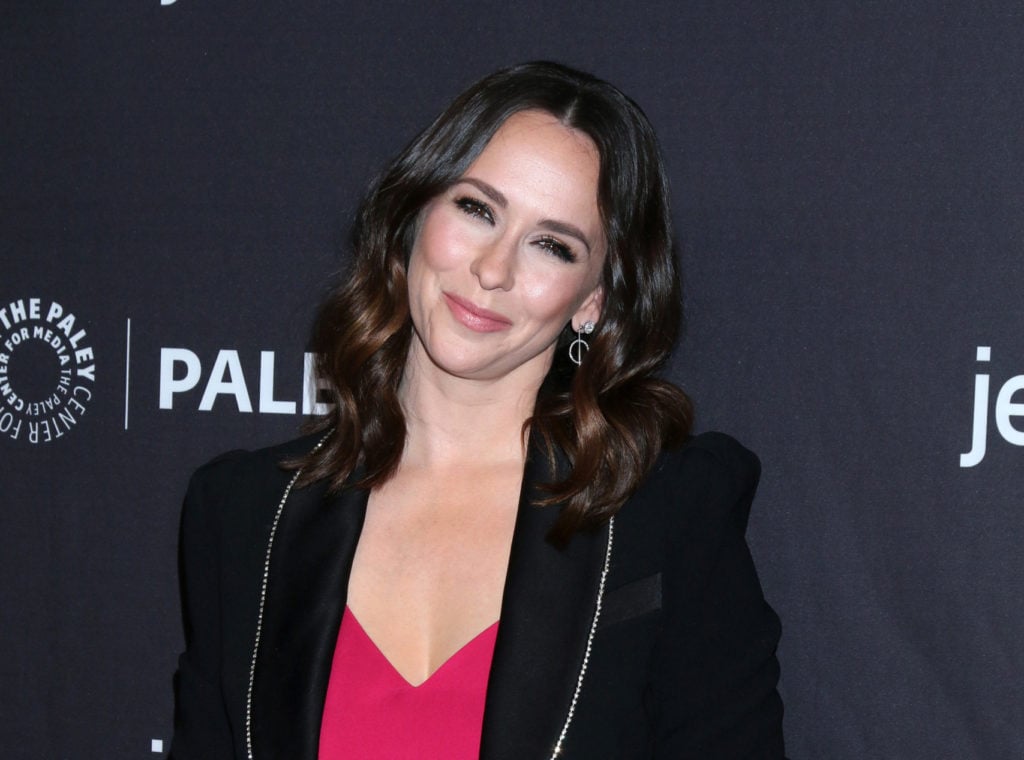 Jennifer Love Hewitt continues to bless our screens with her 90s elegance